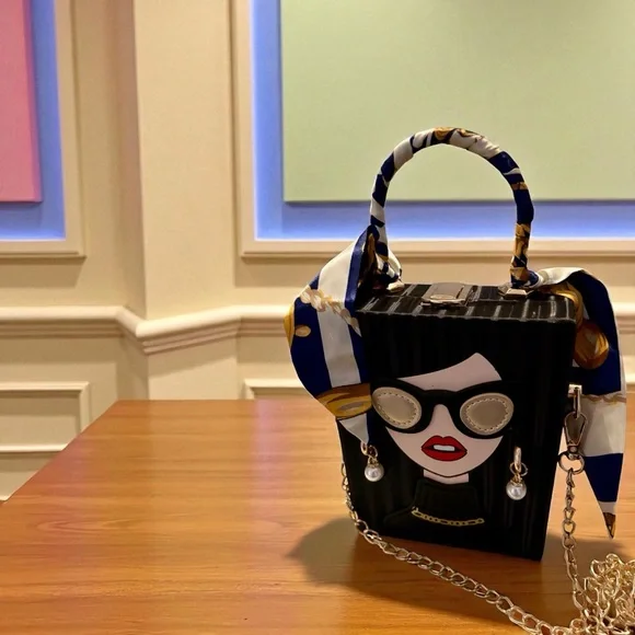 Novelty Crossbody/Shoulder Bag Statement Piece - Picture 4 of 9